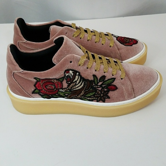 tennis shoes with roses
